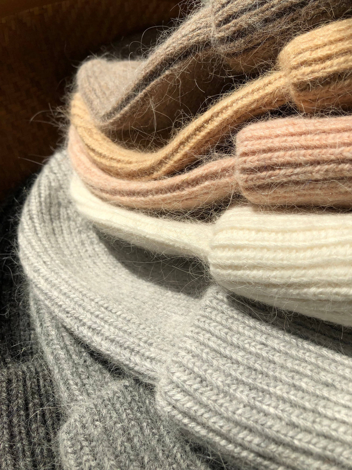 ROYAL ANGORA BEANIE - neutral