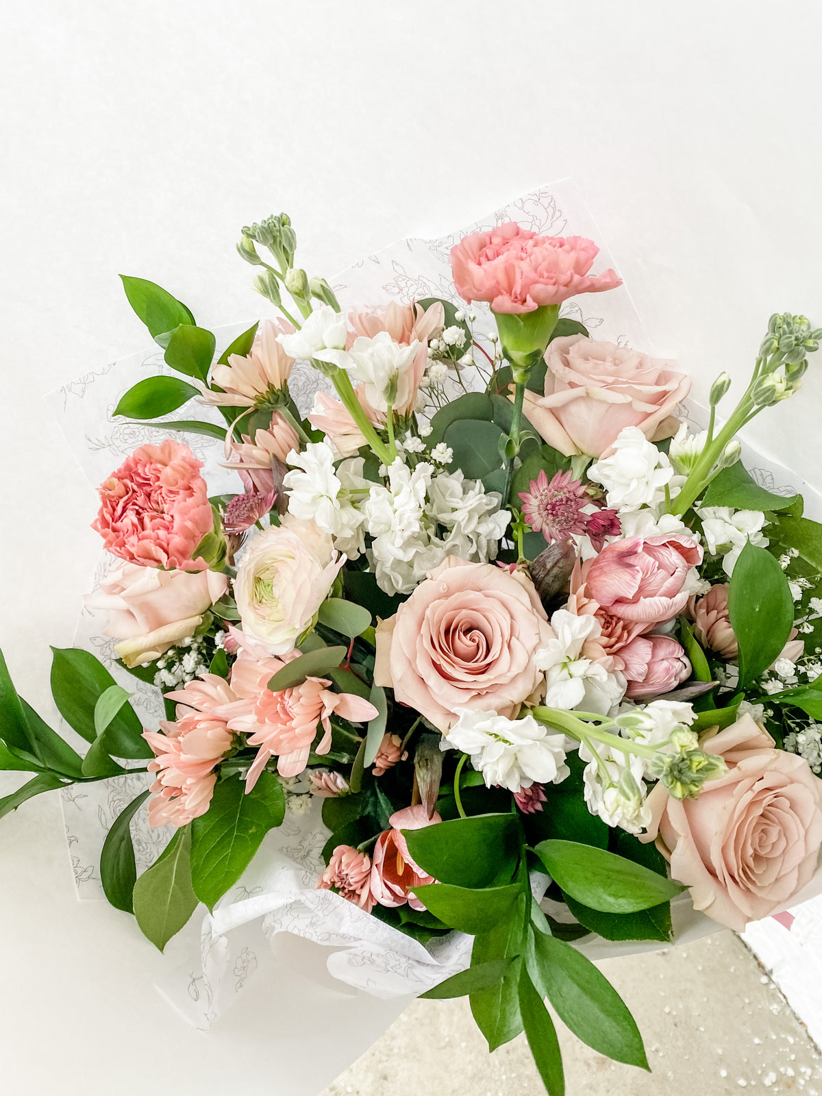 Valentine&#39;s Day Hand-Tied Bouquet