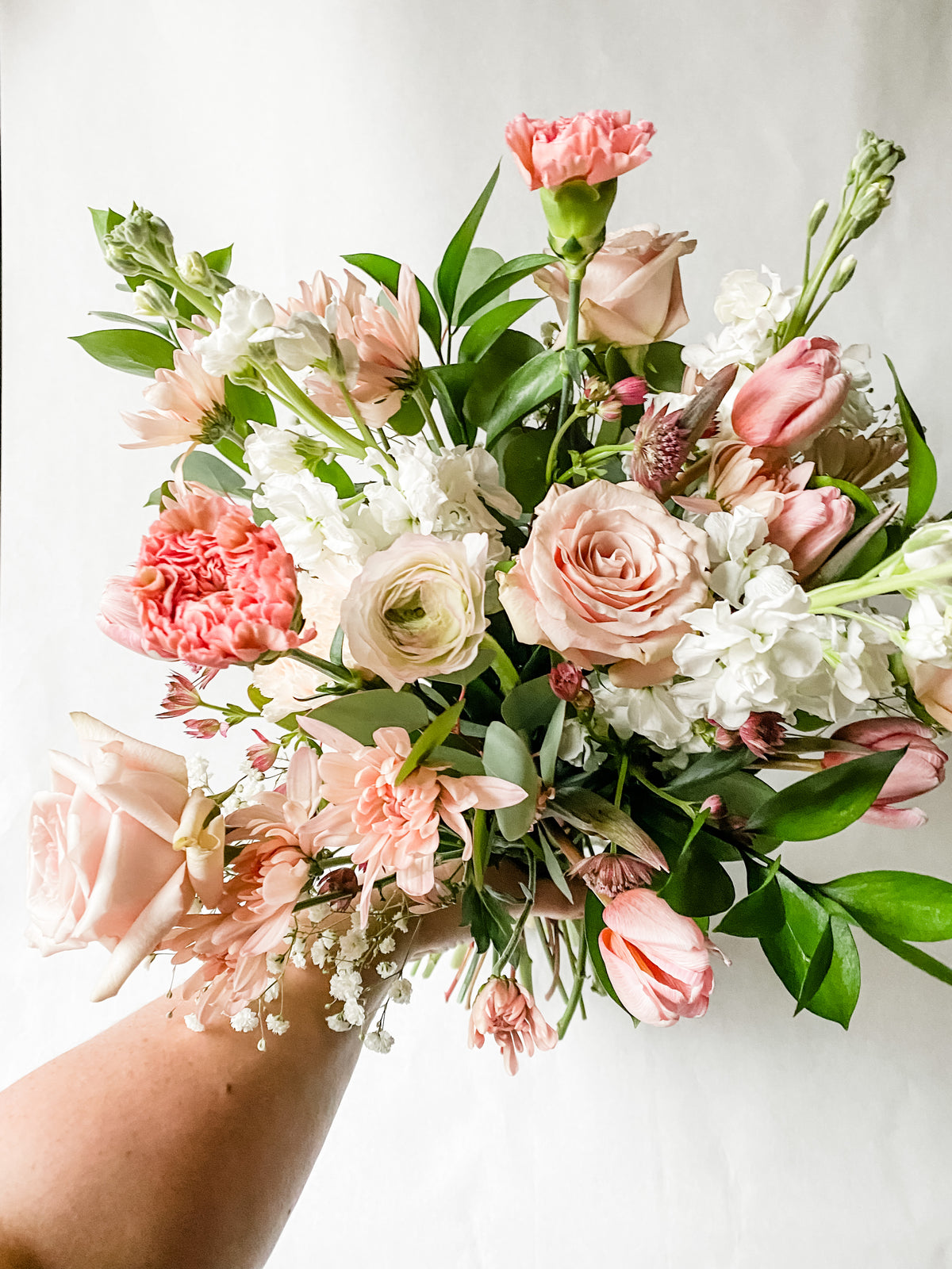 Valentine&#39;s Day Hand-Tied Bouquet